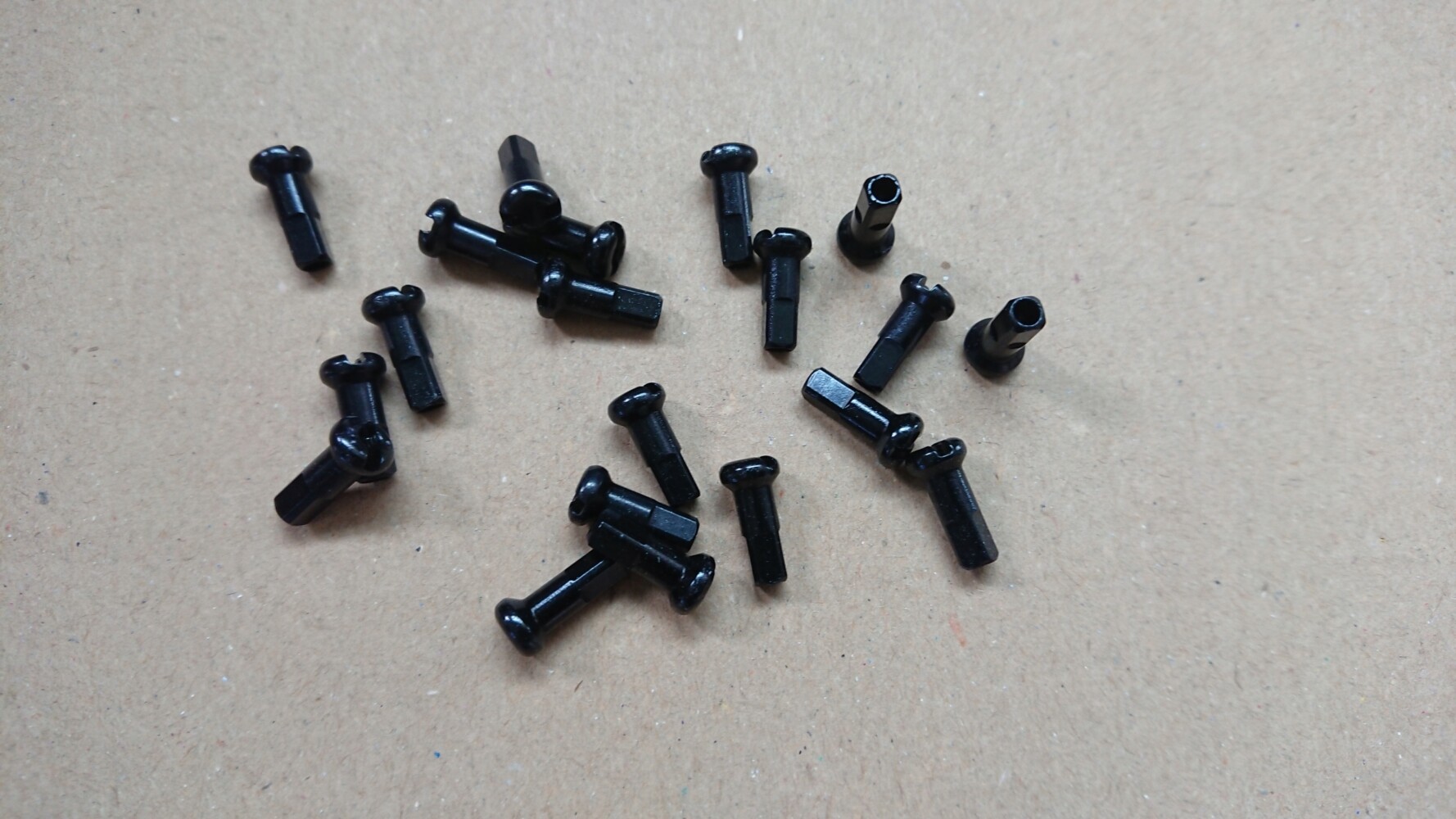 Szprychy DT aerolite 2.0/2.3x0.9 mm (białe).300mm - obrazek 7