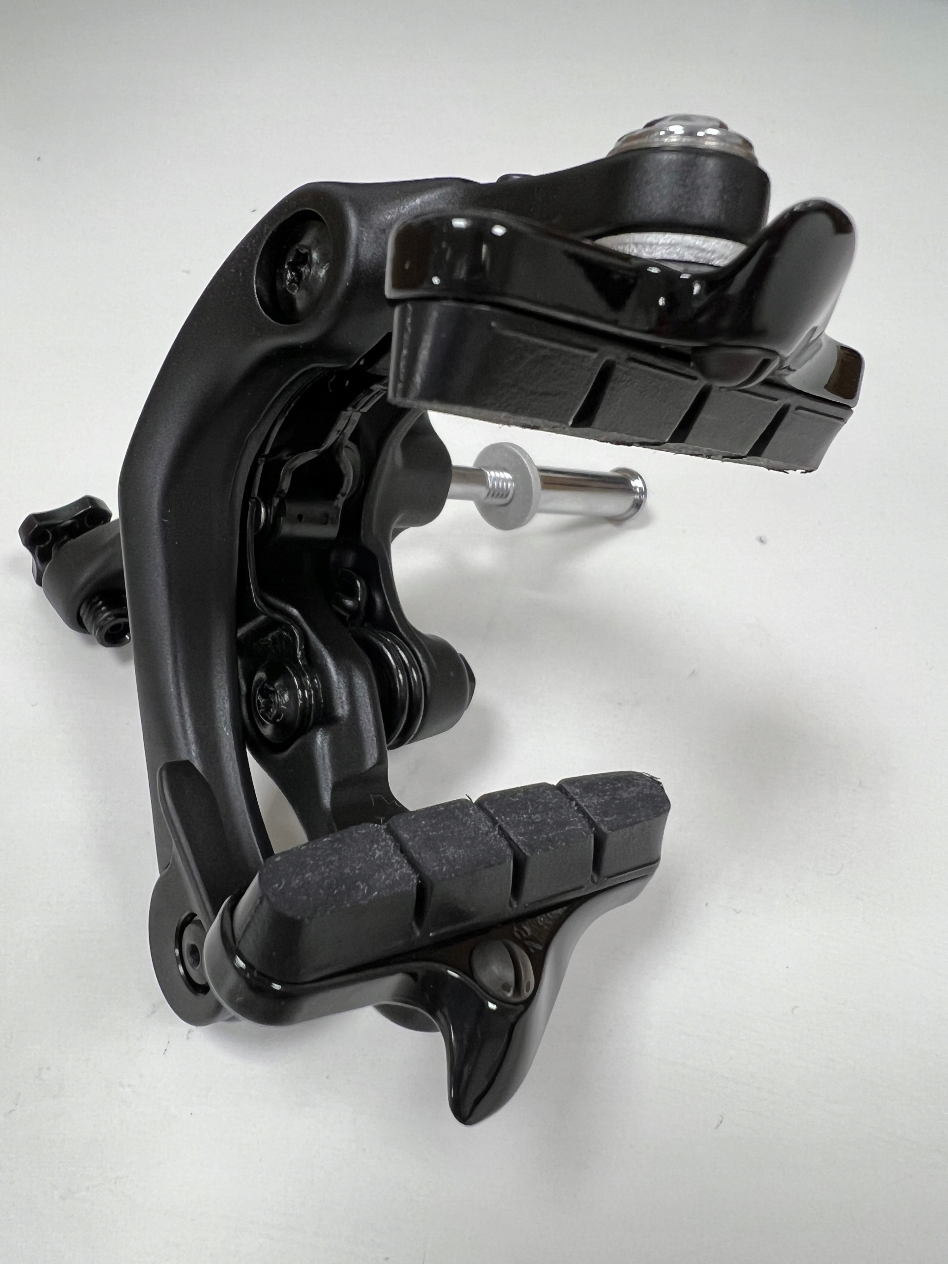 Hamulec szosowy SHIMANO BR-R8100-F ULTEGRA czarny PRZÓD - obrazek 4