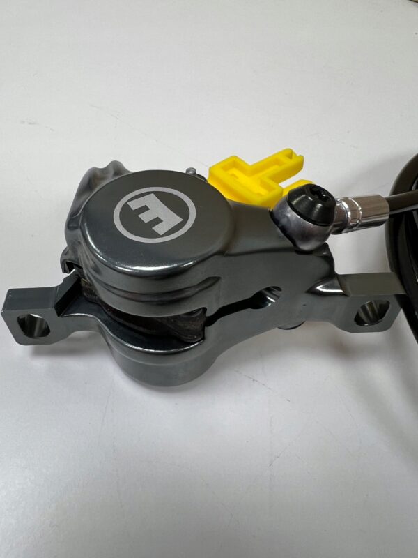 Hamulec Tarczowy MAGURA MT8 SL HC-Carbon 2 tłoczki 950 mm lewy, przód - obrazek 4