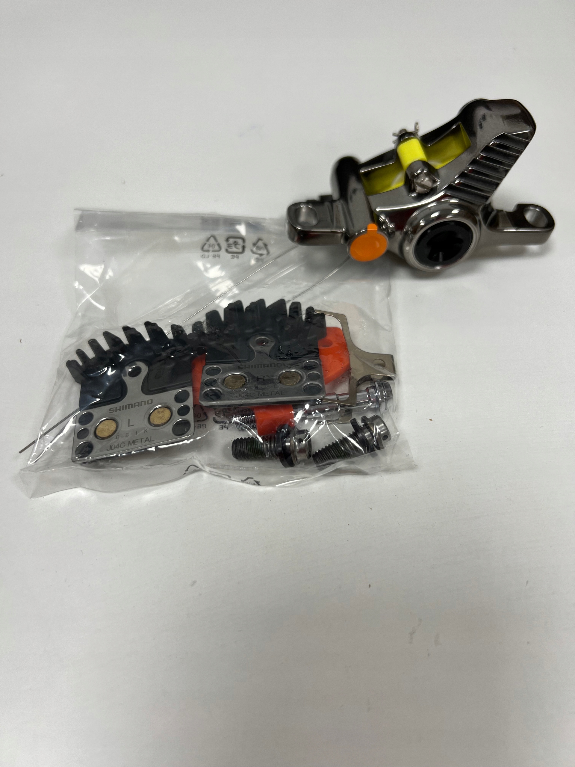 ZACISK HAMULCA TARCZOWEGO SHIMANO XTR BR-M9020 OKŁ METALICZNE 2 tłoki - obrazek 2