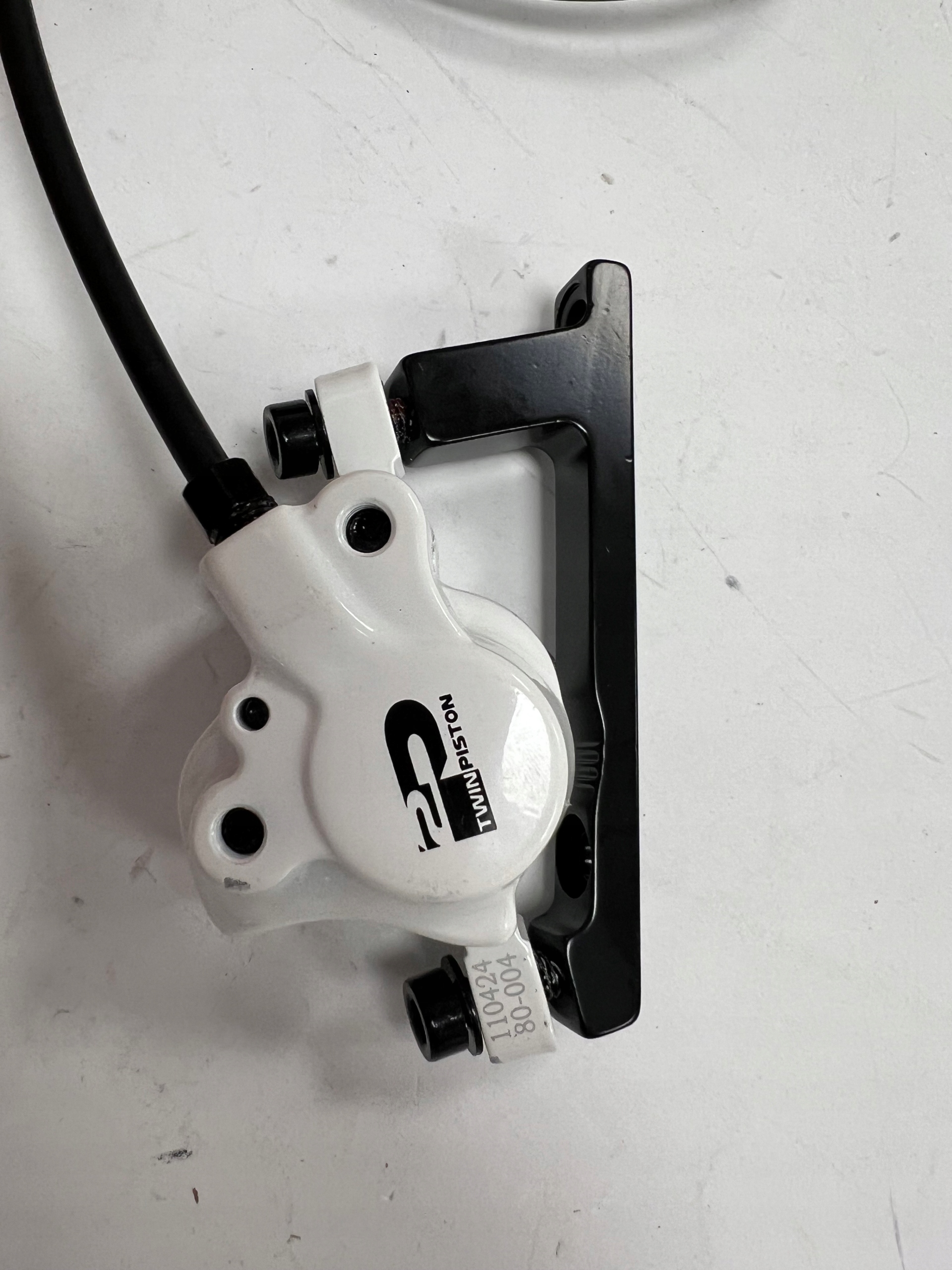 Hamulec hydrauliczny Tektro Draco Przód 72 cm, biały, 2 tłoczki + adapter - obrazek 3