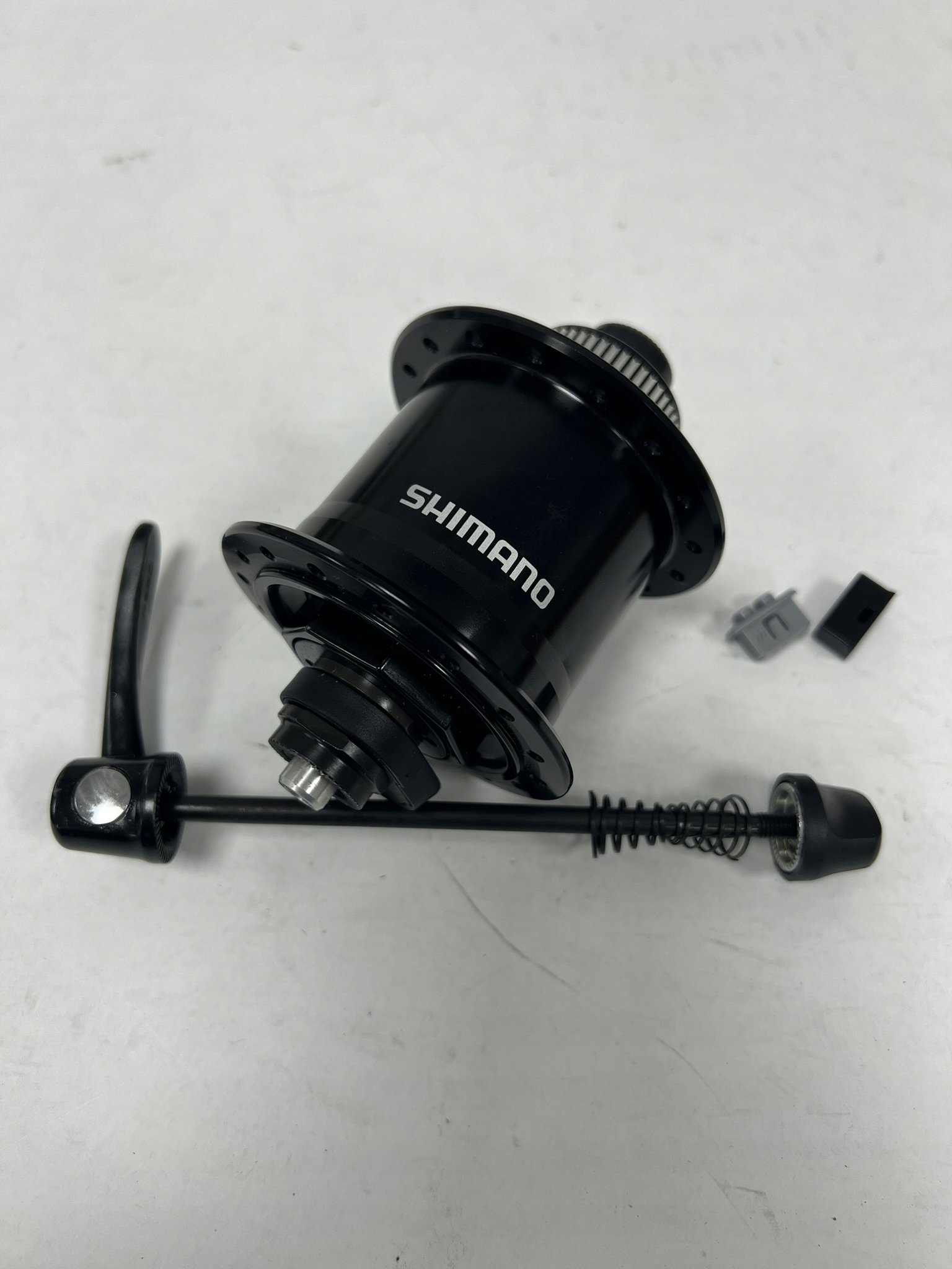 Piasta dynamo Shimano DH-UR700-3D Center-Lock 32H, przód + wtyczki + ośka - obrazek 3