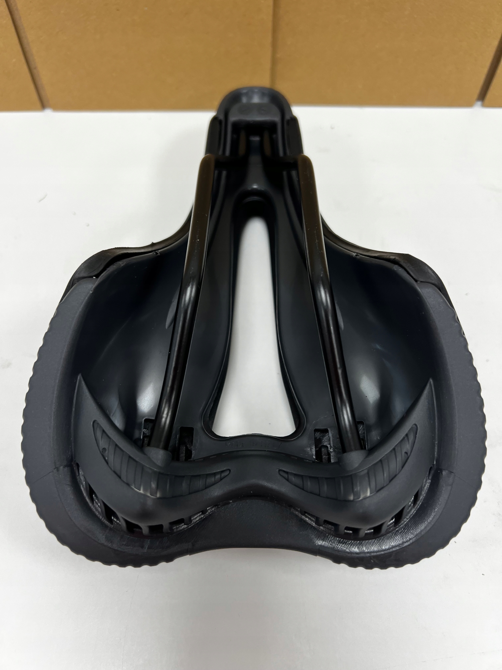 Siodełko rowerowe Selle Italia Garda Lady Gel Flow 260x165 mm Hi-Viz E-BIKE - obrazek 2